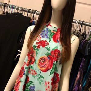 Designed to perfection, a beautiful floral dress😍